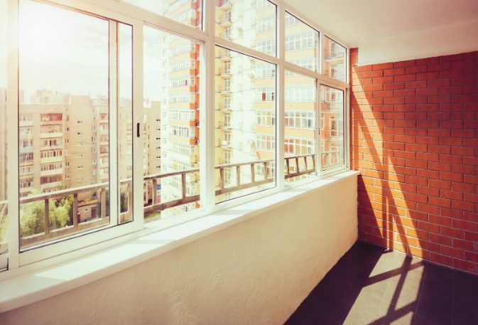 сравнение видов остекления балкона