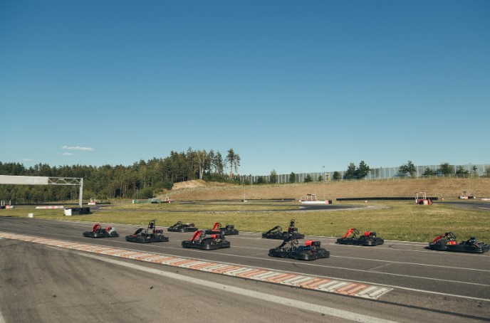 Стоит ли покупать абонемент на картинг для всей семьи